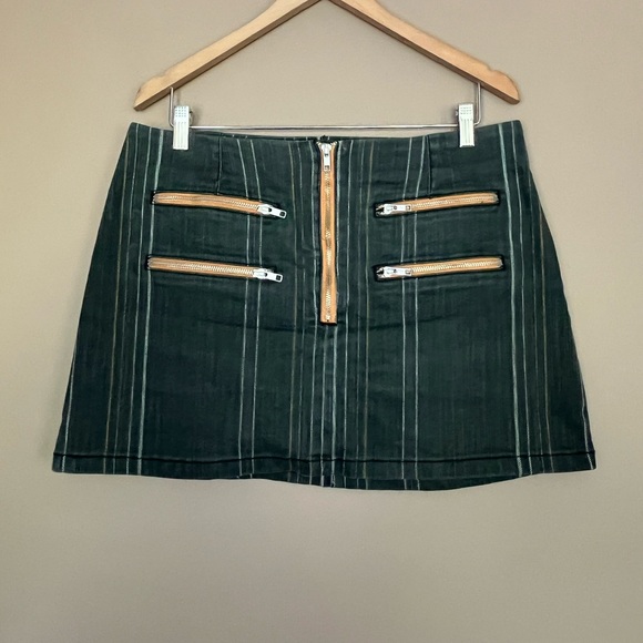 Urban Outfitters Dresses & Skirts - {Urban Outfitters} Striped Contrast Zipper Mini Denim Skirt - Womens Large